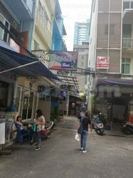Beer Bar / Go-Go Bar Bangkok, Thailand Squeeze Bar