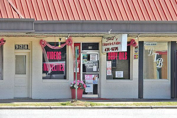 Sex Shops Albany, Georgia Gail's Lingerie & Flowers