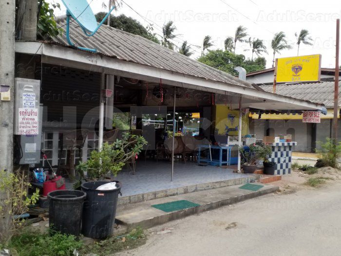 Ko Samui, Thailand One's alive wire bar
