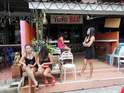 Beer Bar Ban Chang, Thailand Yo Yo Beer Bar