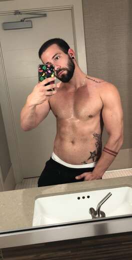 Escorts Miami, Florida Tulio Miami Cubano