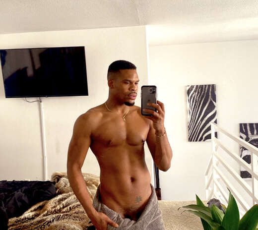 Escorts Los Angeles, California Cakes on deck