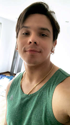 Escorts New York City, New York Colombian guy looking for a job