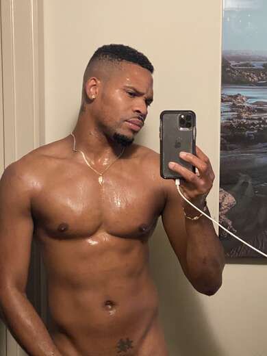 Escorts Los Angeles, California Cakes on deck