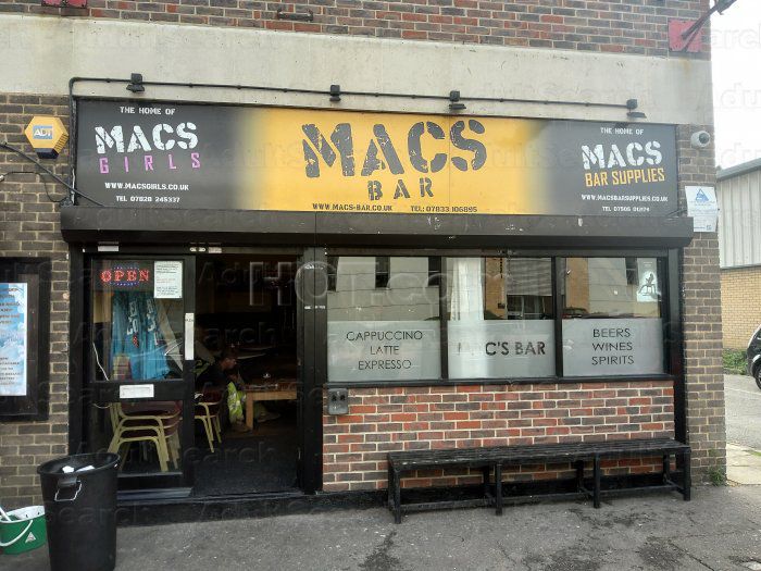 Basildon, England Mac’s Bar