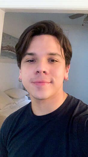 Escorts New York City, New York Colombian guy looking for a job