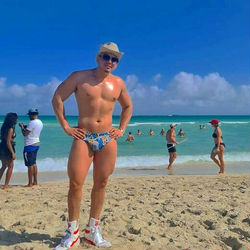 Escorts Miami, Florida Muscular man     masculine sexy