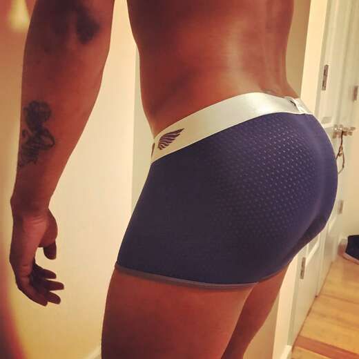 Escorts Los Angeles, California Cakes on deck