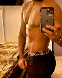 Escorts Los Angeles, California Cakes on deck