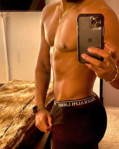 Escorts Los Angeles, California Cakes on deck