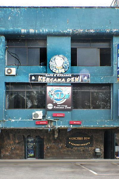 Freelance Bar Batam, Indonesia Kencana Dewi KTV