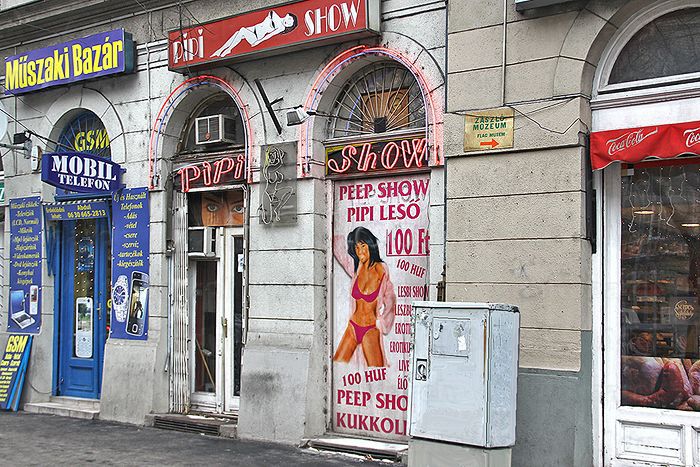 Budapest, Hungary Pipi Peep Show